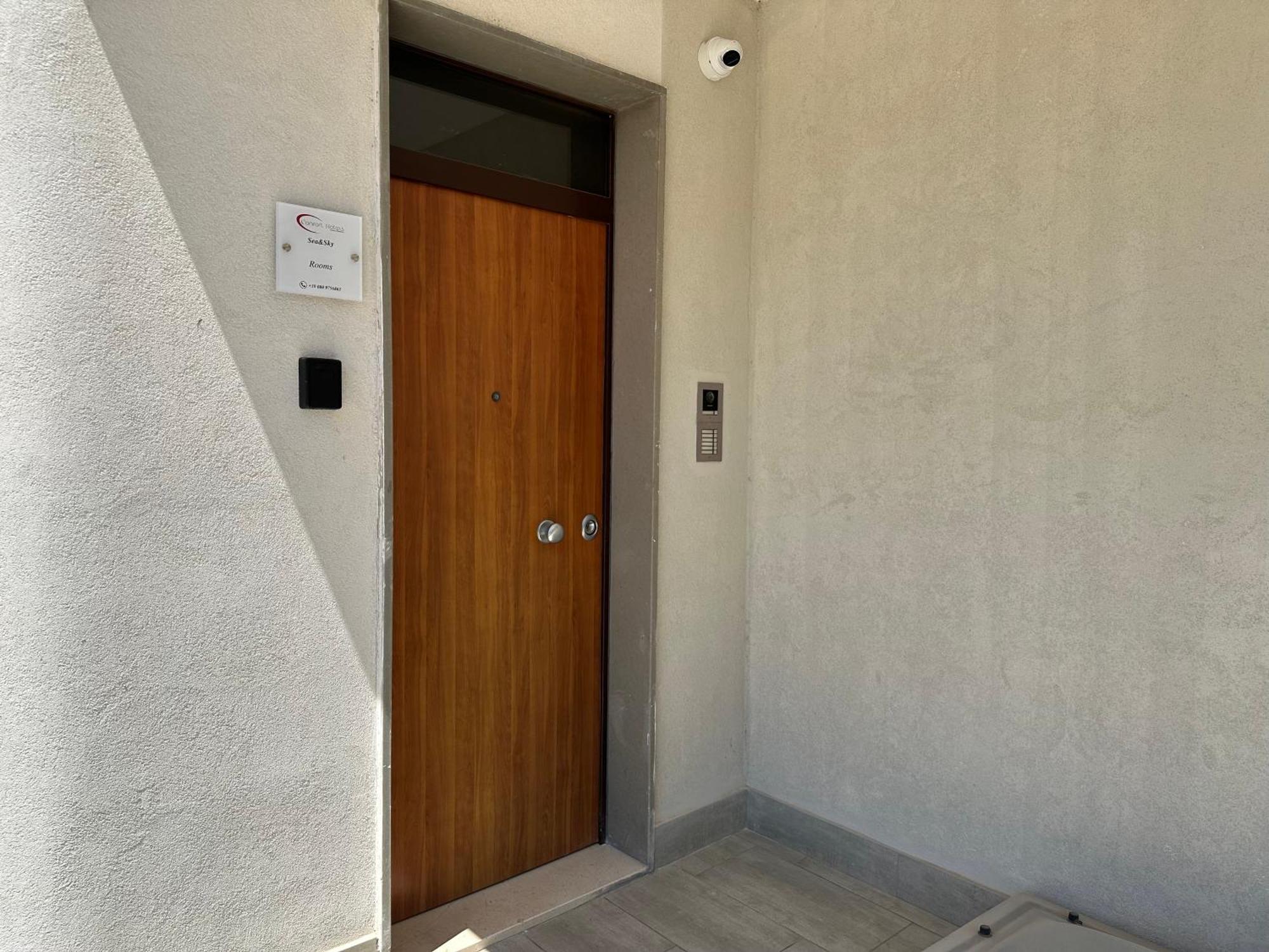 Sea&Sky Rooms Bari Bagian luar foto